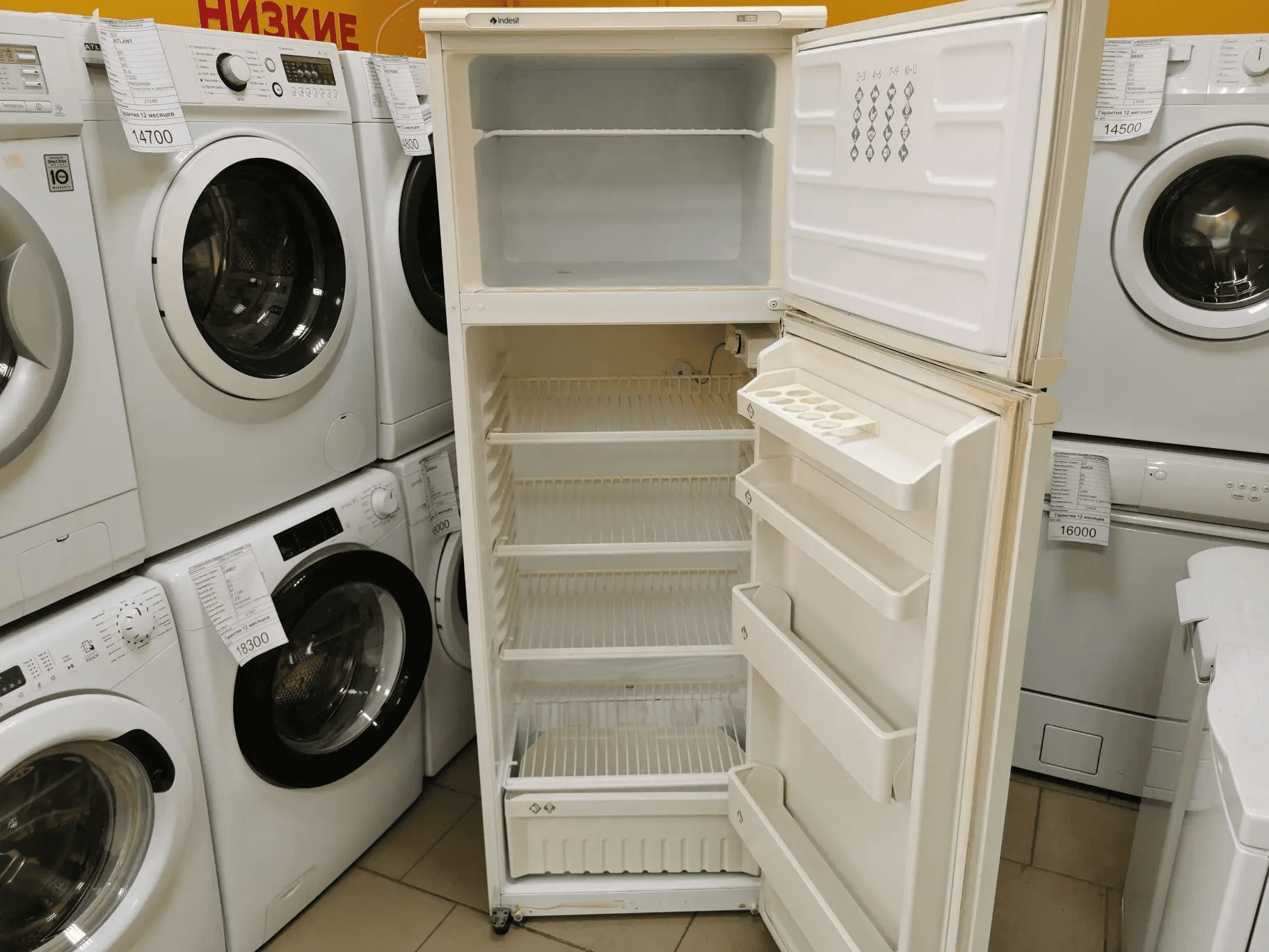 Холодильник INDESIT R3300 WEU