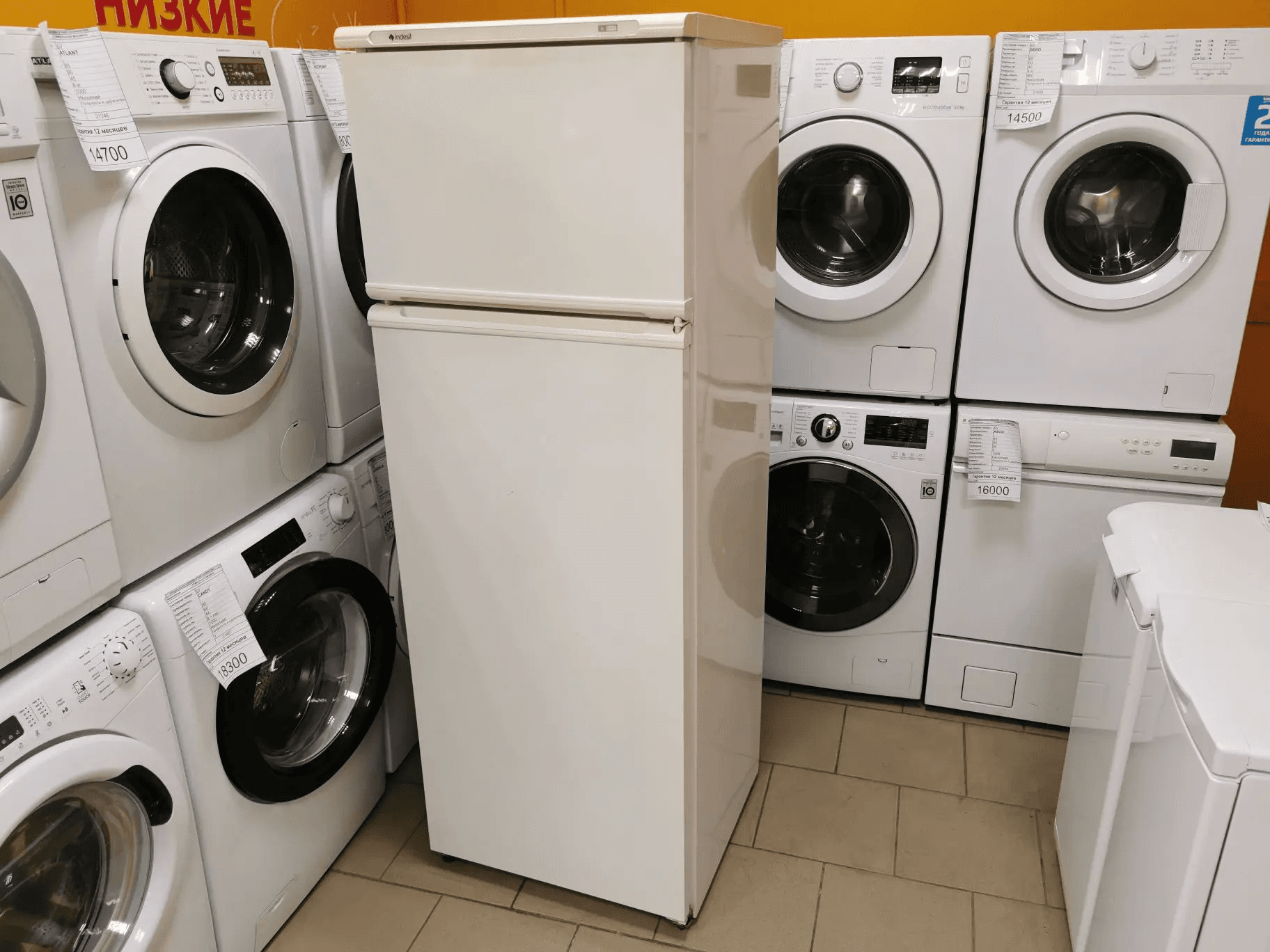 Холодильник INDESIT R3300 WEU